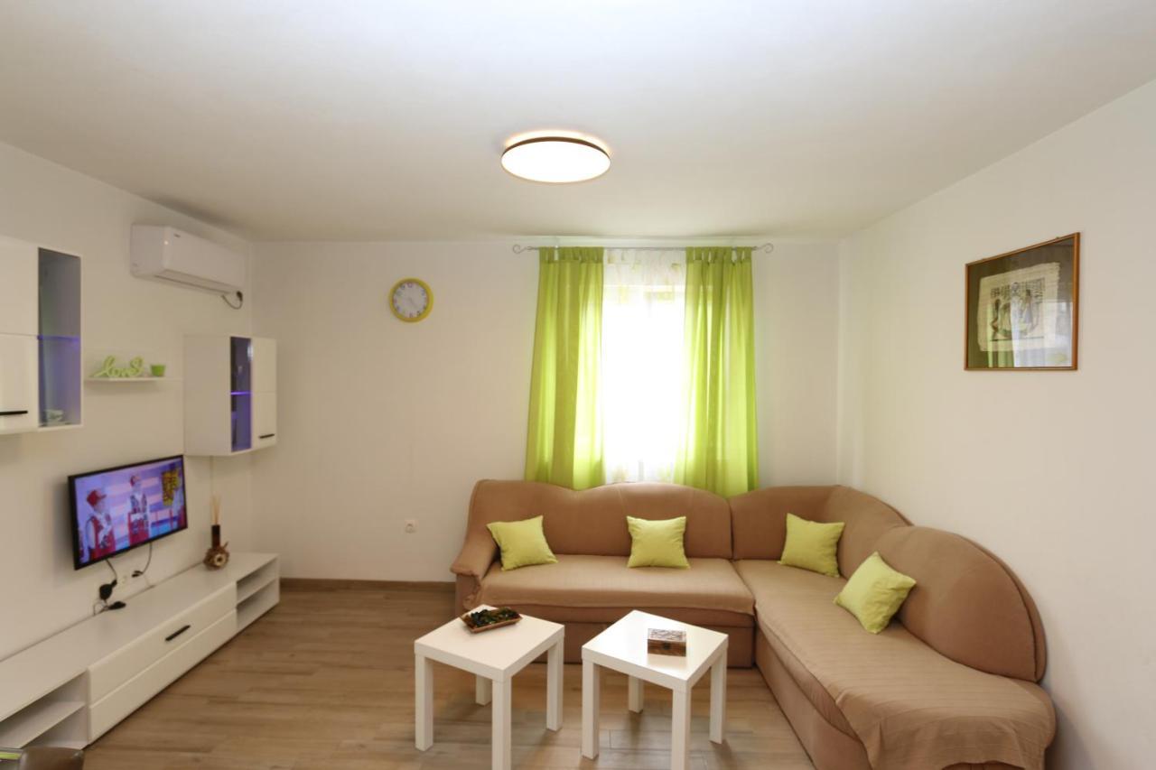 Apartments Mirjana Šilo Εξωτερικό φωτογραφία