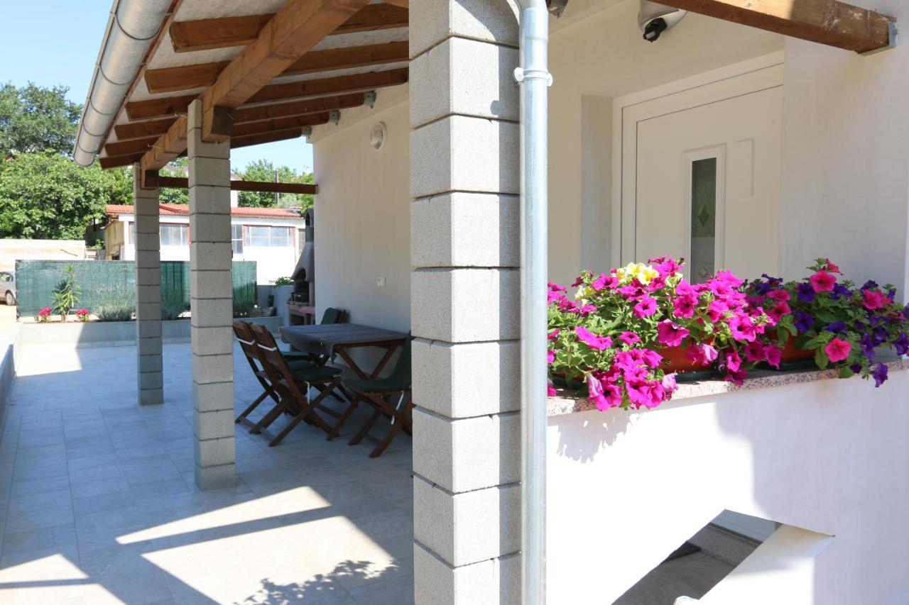 Apartments Mirjana Šilo Εξωτερικό φωτογραφία