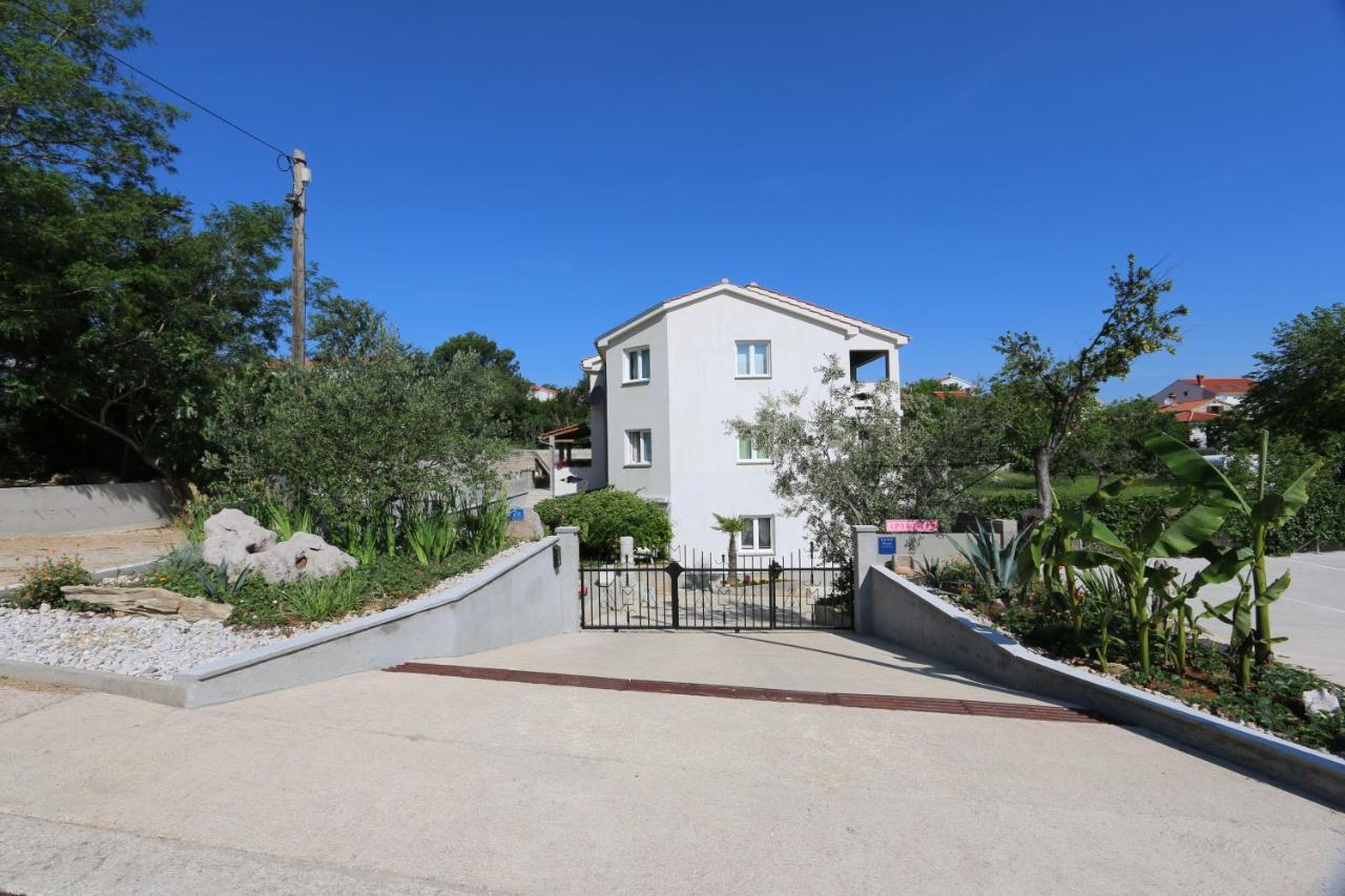Apartments Mirjana Šilo Εξωτερικό φωτογραφία